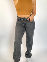 Load image into Gallery viewer, Criss Cross Straight Jeans
